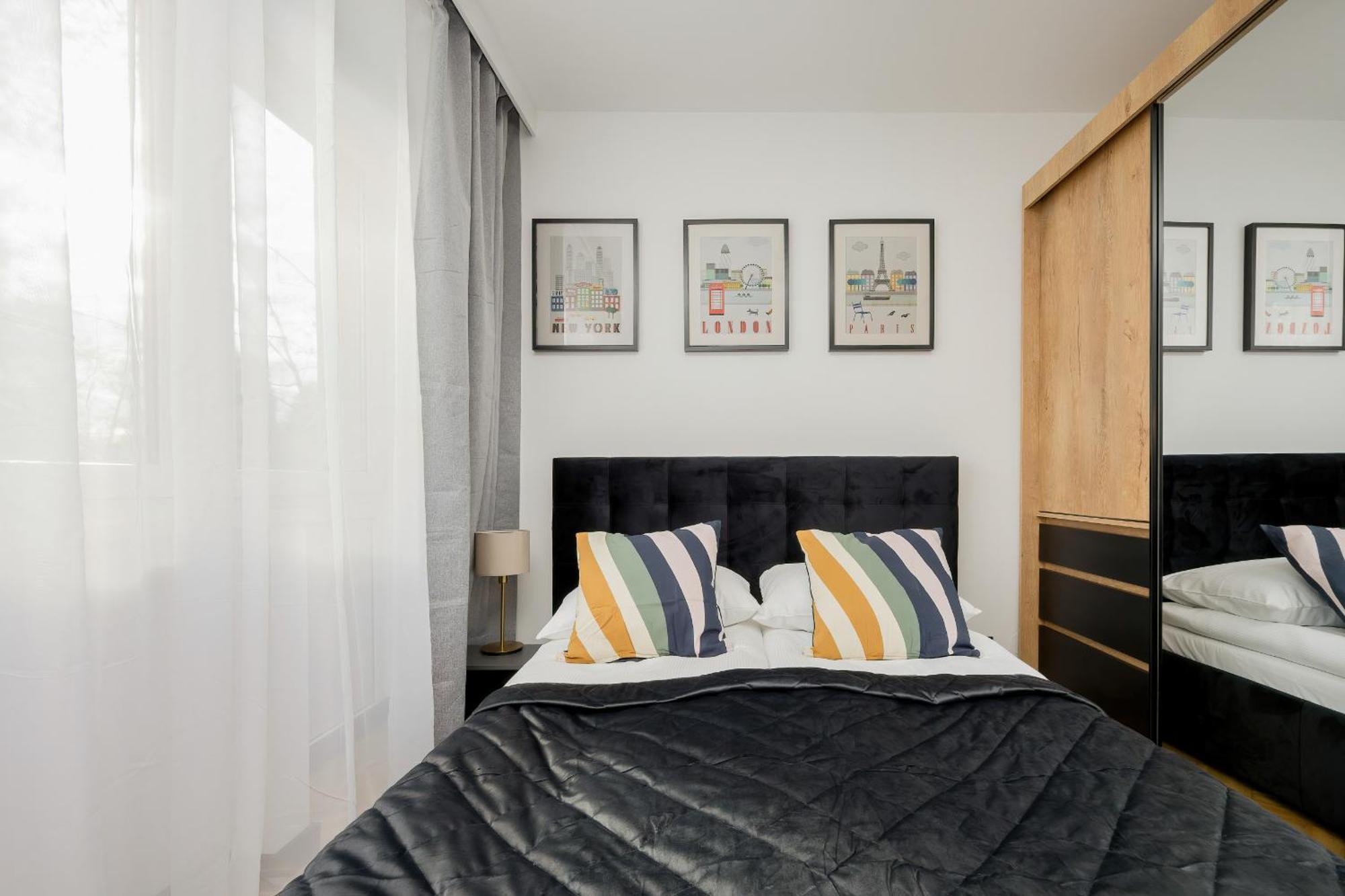 Modern Black & Wooden Apartment Warsaw Near The Airport By Noclegi Renters Zewnętrze zdjęcie