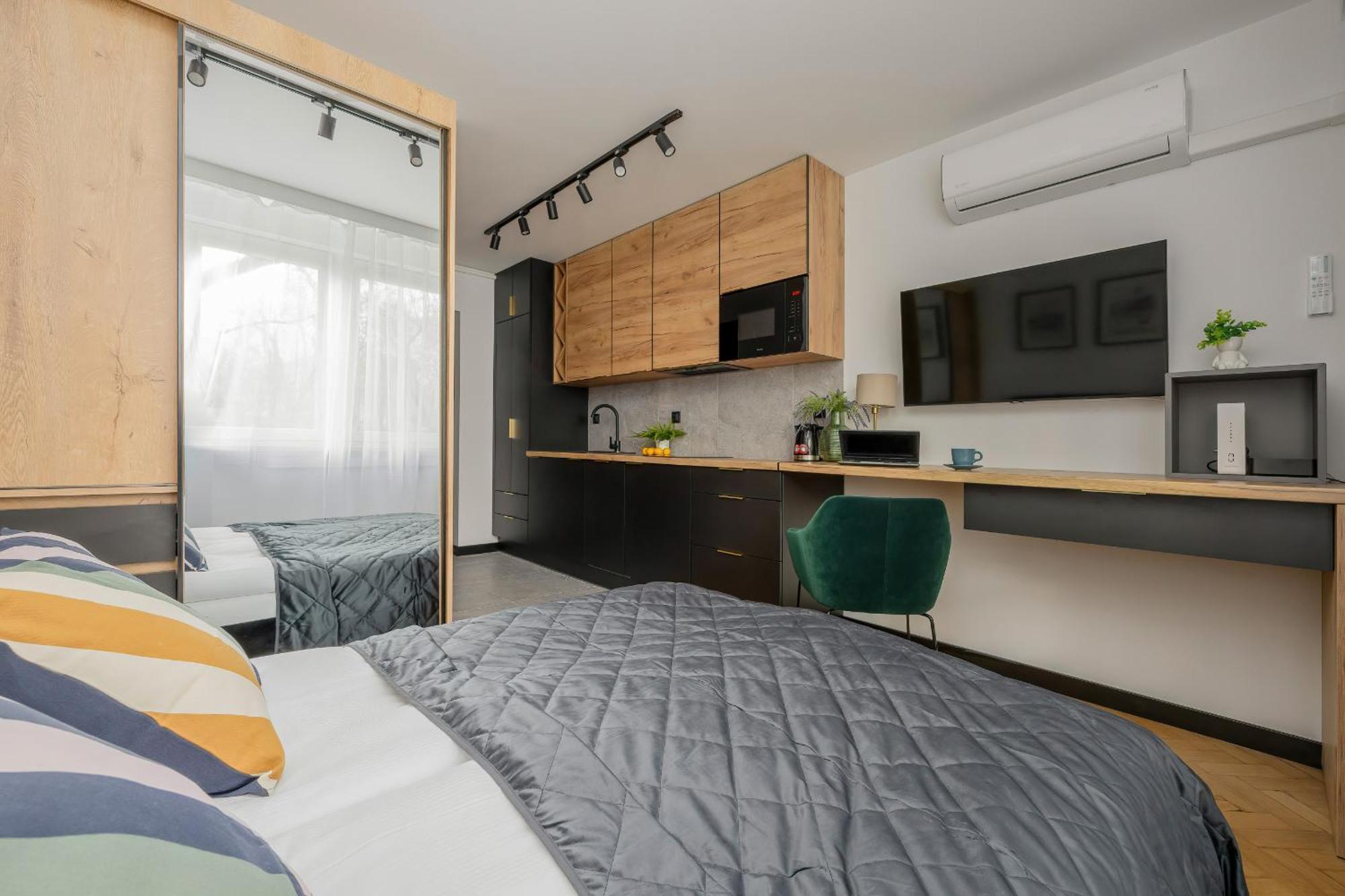 Modern Black & Wooden Apartment Warsaw Near The Airport By Noclegi Renters Zewnętrze zdjęcie