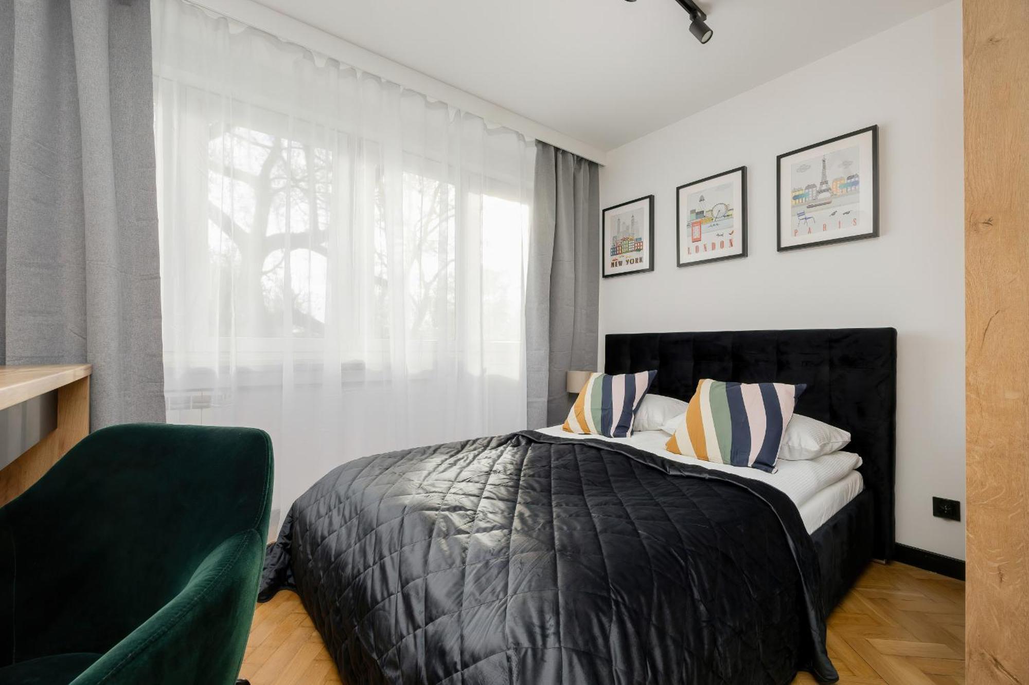 Modern Black & Wooden Apartment Warsaw Near The Airport By Noclegi Renters Zewnętrze zdjęcie