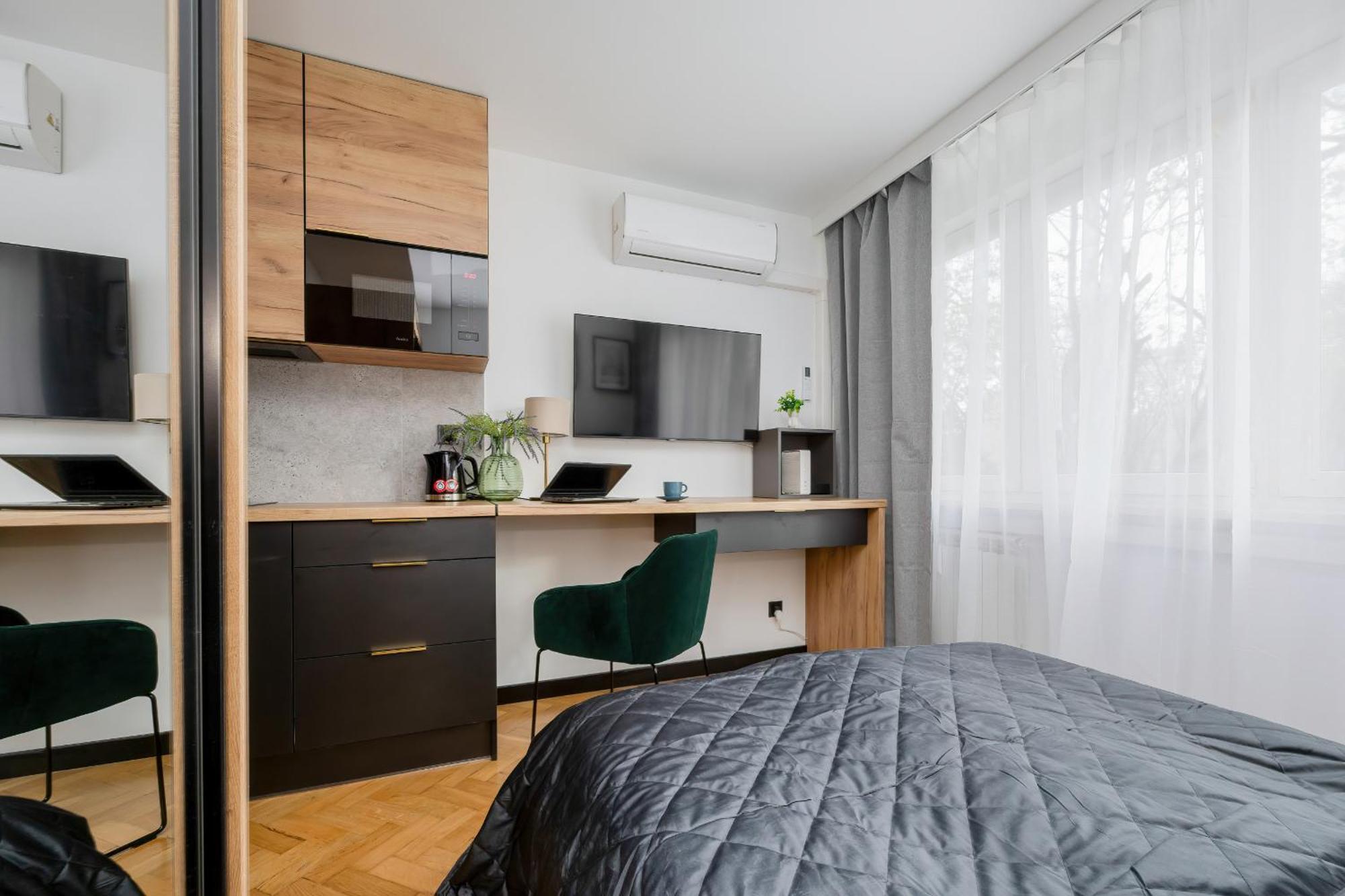 Modern Black & Wooden Apartment Warsaw Near The Airport By Noclegi Renters Zewnętrze zdjęcie